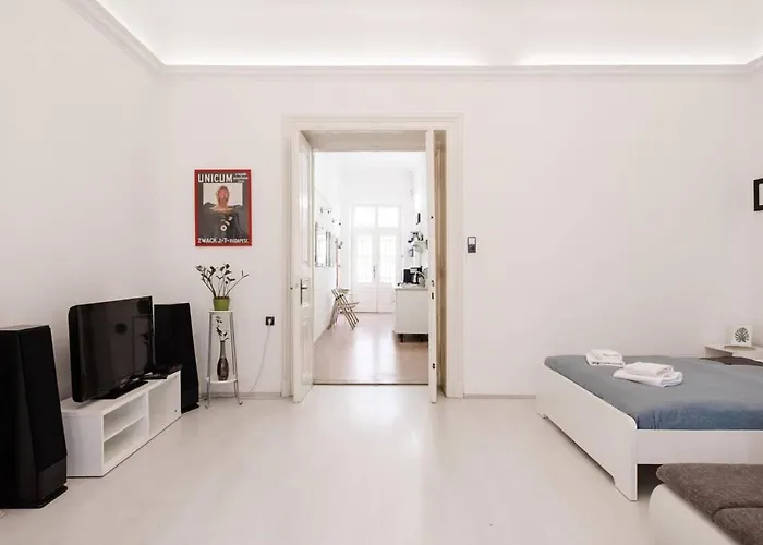 Apartman Close To The Riverside