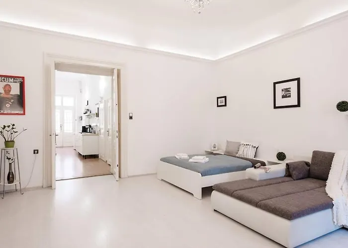 Apartman Close To The Riverside