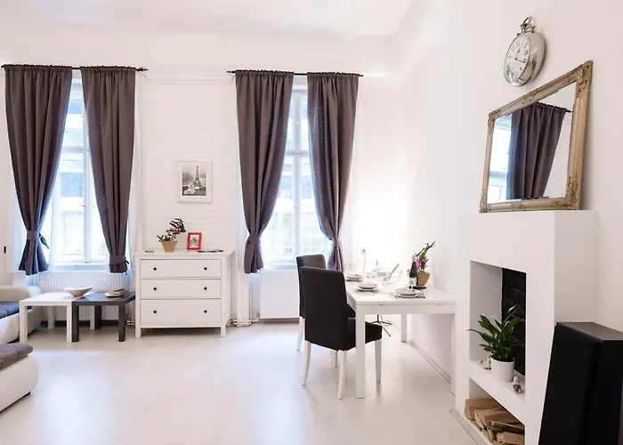 Close To The Riverside Apartman *